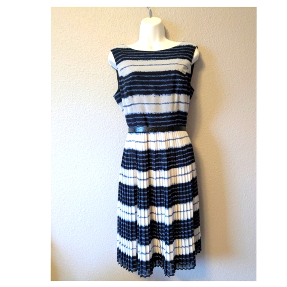 Adrianna Papell Pleated Sleeveless Striped Dress - Navy Blue White Sz.10 - Picture 2 of 13